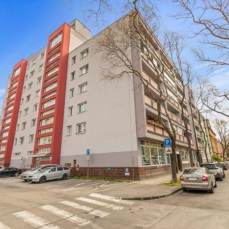 Lam Concrete - Ac - Balcony Apartment Братислава Екстериор снимка
